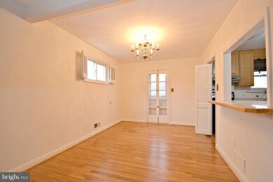 220 Rollingbrook Way, Catonsville, MD 21228 - photo 6