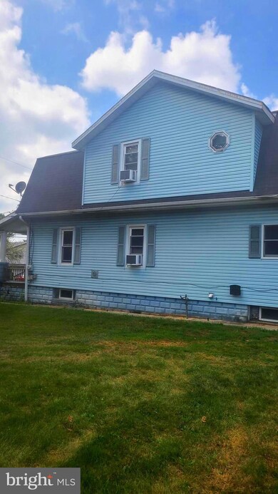 529 W High St, Womelsdorf, PA 19567 - photo 3