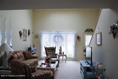 615 Willow Crest Dr, Pittston, PA 18640 - photo 3