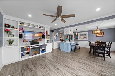 910 Berkley St, Carpentersville, IL 60110 - photo 5