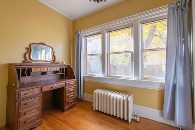 933 W Stephenson St, Freeport, IL 61032 - photo 2