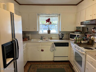 104 SAXON KITCHEN