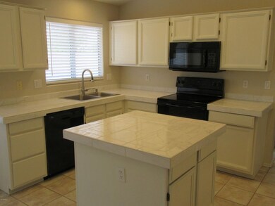 KITCHEN W/ISLAND