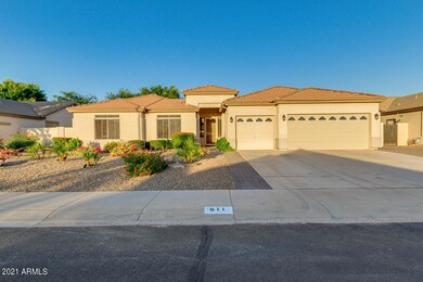 LARGE FRONT YARD