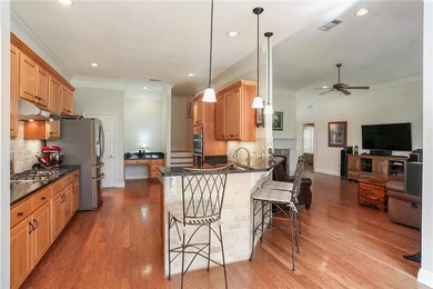 Kitchen w/Breakfast Bar