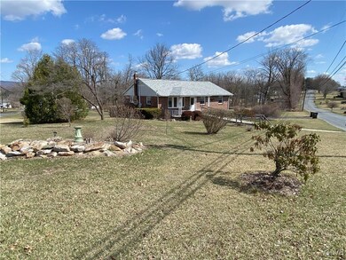 690 E Dell Rd, Bath, PA 18014 - photo 2