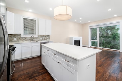 3514 N Sacramento Ave unit 3S, Chicago, IL 60618 - photo 4