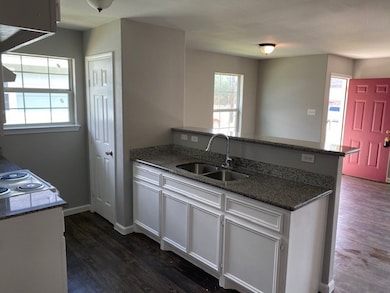 7607 Dyer St, Houston, TX 77088 - photo 4