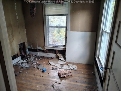 1424 3rd Ave, Charleston, WV 25387 - photo 4