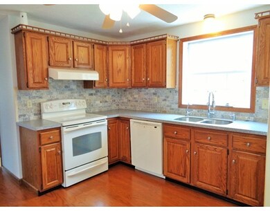 431 Johnny Appleseed Ln, Leominster, MA 01453 - photo 4