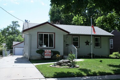 1321 E 28th St DSM IA.