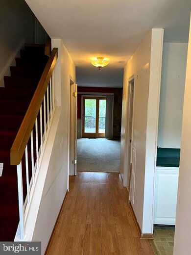 8476 Snowden Oaks Place, Laurel, MD 20708 - photo 5