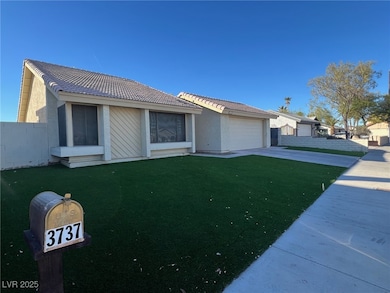 3737 Prosperity Ln, Las Vegas, NV 89147 - photo 2