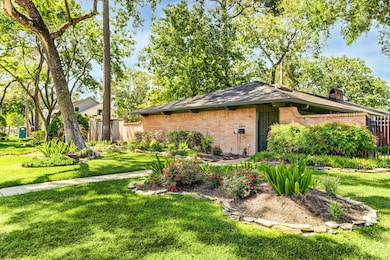 10214 Shady River Dr, Houston, TX 77042 - photo 2