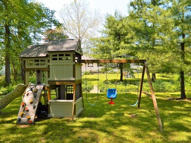 828 Whitney Dr, Schenectady, NY 12309 - photo 7