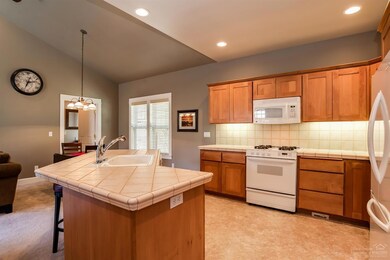 2437 NW Awbrey Rd, Bend, OR 97701 - photo 4