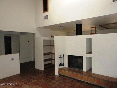 LIVING ROOM (3)