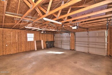 100 Victoria Cir, Lake Ariel, PA 18436 - photo 2