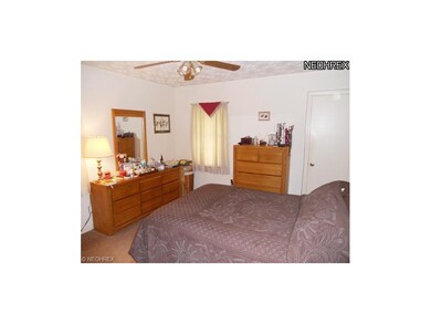 Nicely sized master bedroom on lst