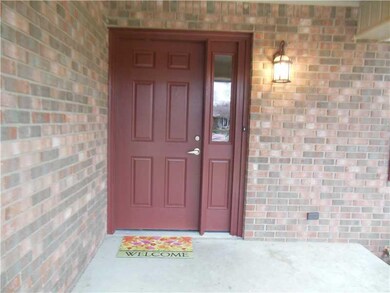 4710 Woodcrest Dr, Columbus, IN 47203 - photo 3