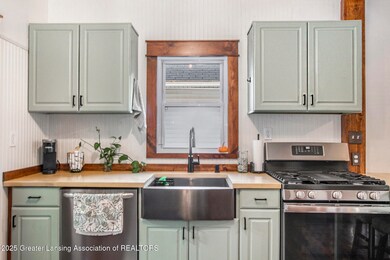 322 N Foster Ave, Lansing, MI 48912 - photo 7