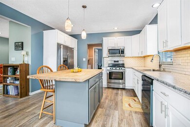 2422 Carey Ave, Davenport, IA 52803 - photo 4