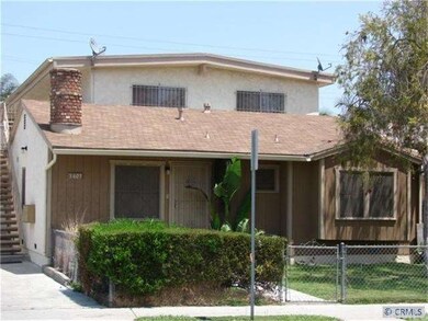 Profile of complex. Notice the nice front yard for