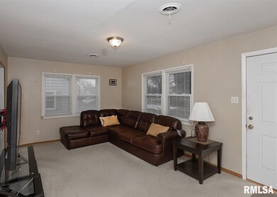 7428 N Oak St, Davenport, IA 52806 - photo 4