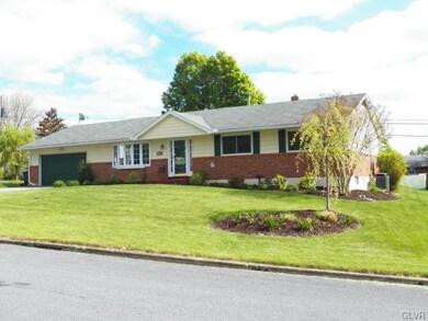 6860 Linden Cir, Macungie, PA 18062 - photo 2