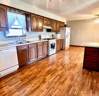 15064 Lyon Rd, Altamont, KS 67330 - photo 4