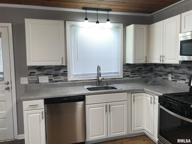 210 Mayfair Dr, Lincoln, IL 62656 - photo 3