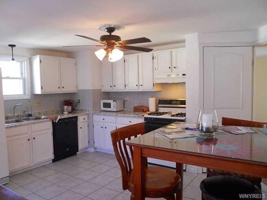 Kitchen Updated eat-in kitchen