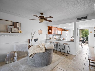 5089 W 12th Ln unit D5, Hialeah, FL 33012 - photo 2