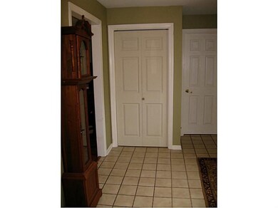 Entry/Foyer.