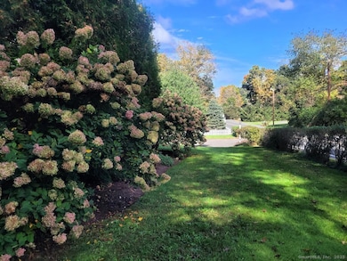 140 Whisconier Rd, Brookfield, CT 06804 - photo 2