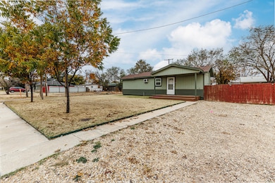 211 Chestnut St, Idalou, TX 79329 - photo 5