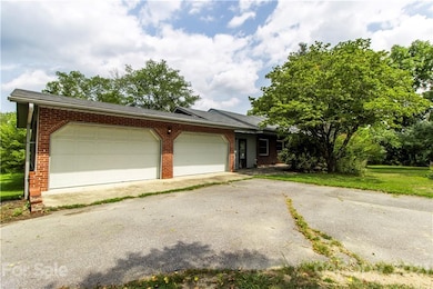 1669 Howard Gap Rd, Hendersonville, NC 28792 - photo 4