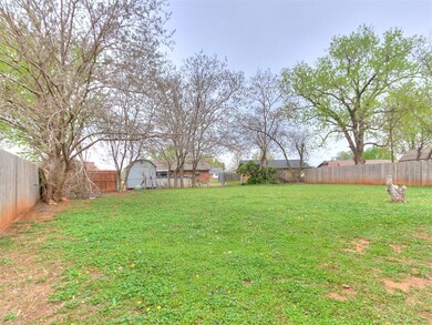 1605 NE 5th St, Moore, OK 73160 - photo 7