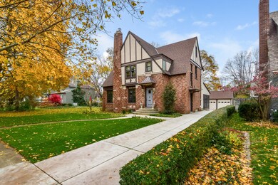 001-photo-front-view-6515291
