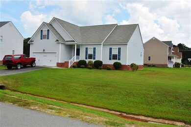 Attractive curb appeal!
