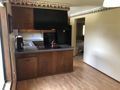 1575 Amberland Ave, Eugene, OR 97401 - photo 6