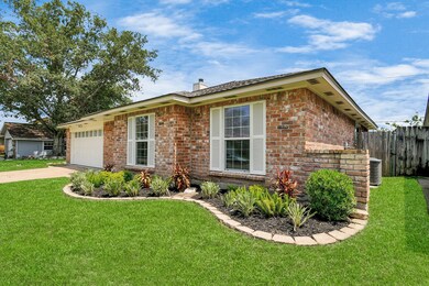 16903 Bougainvilla Ln, Friendswood, TX 77546 - photo 2