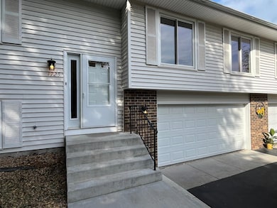 1725 W 140th St, Burnsville, MN 55337 - photo 2