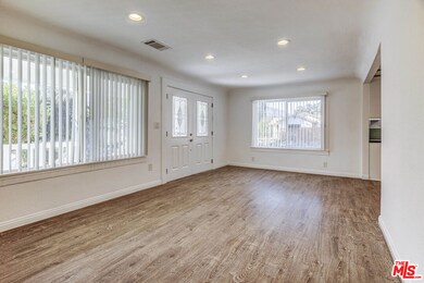 Front house Livingroom