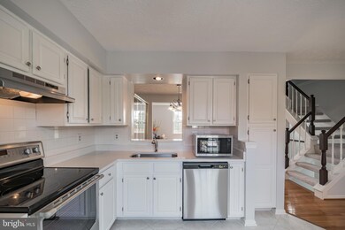 13303 Burkitts Rd, Fairfax, VA 22033 - photo 7
