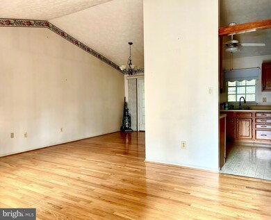 6680 Mid Summer Night Ct, Sykesville, MD 21784 - photo 4