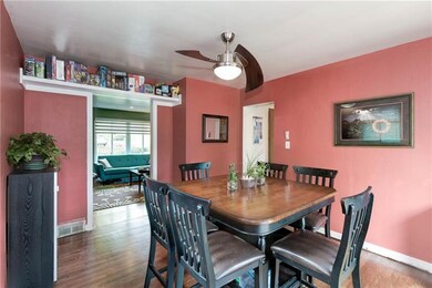 Entertaining is a breeze with enough space to feed a crowd.