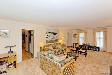 798 Avon Crest Blvd, Schenectady, NY 12309 - photo 4