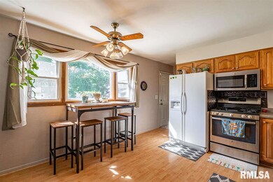 4111 Warren St, Davenport, IA 52806 - photo 4