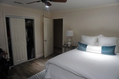 8565 Hiridge St, Houston, TX 77055 - photo 5